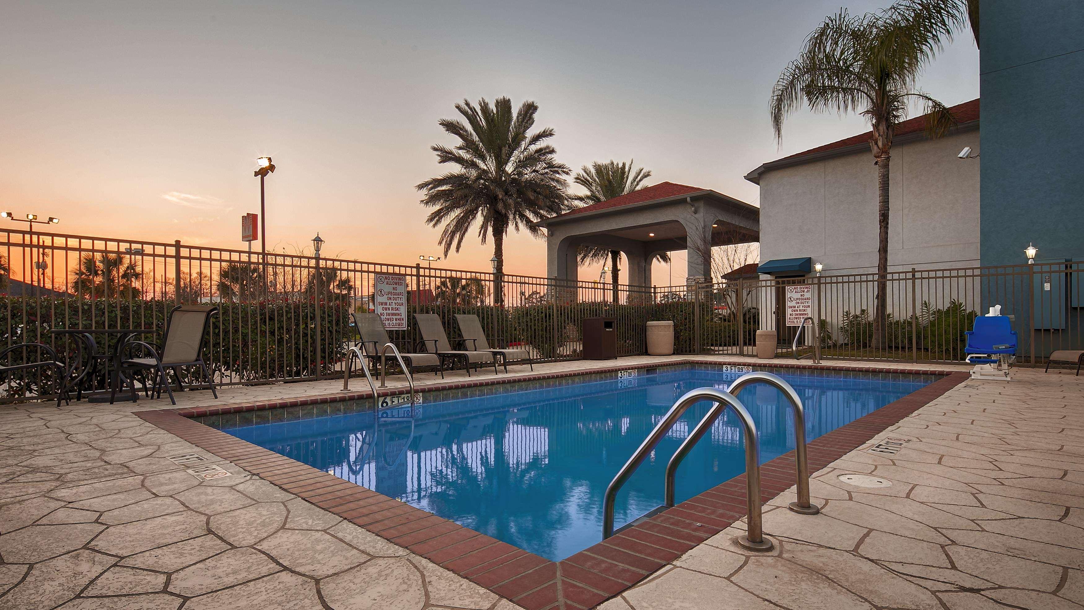 Best Western Plus Orange County Vidor Buitenkant foto
